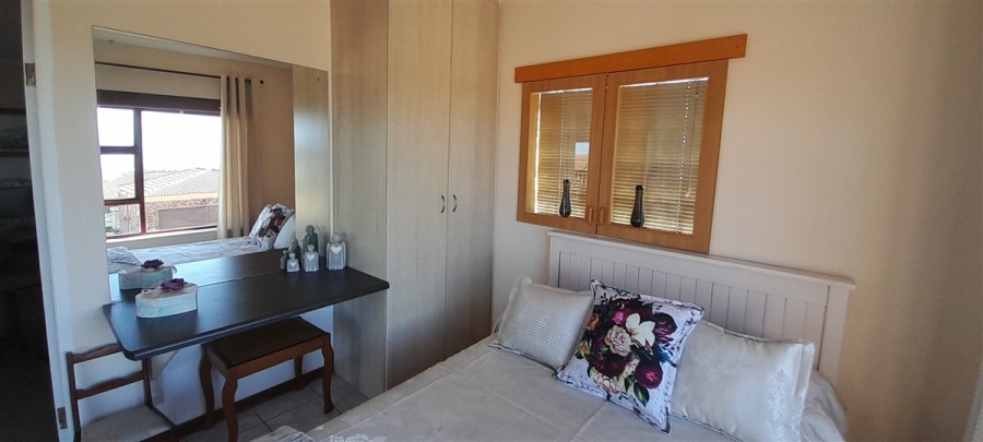 5 Bedroom Property for Sale in Wavecrest Eastern Cape